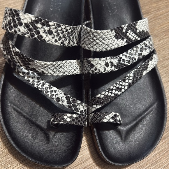 Italian Shoemakers Sandals - Picture 2 of 6